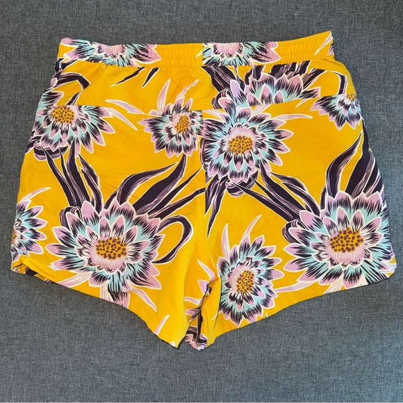 Patagonia Women's Baggies Shorts 5" Yellow Floral Print - Picture 8 of 8
